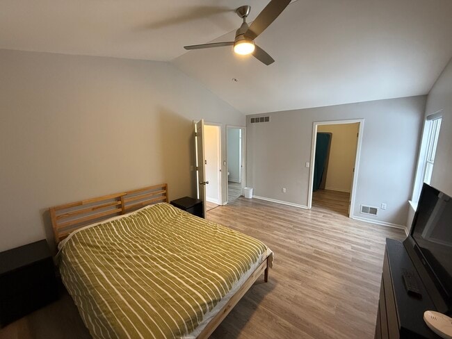 Building Photo - 1719 Charms Rd