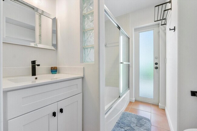 Building Photo - 2484 SE 12th St