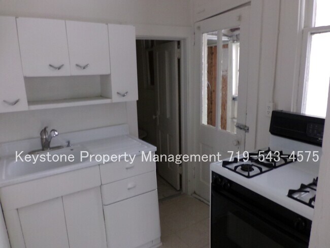 Building Photo - $365 Off Move-in Special!  Centrally Located Apartment - 1 BD/1 Bath $725/$725