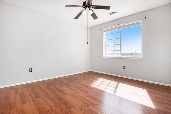 Building Photo - Beautiful 2BD 2Bath Condo with Views