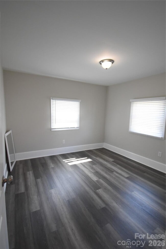 Building Photo - 508 E Webb St