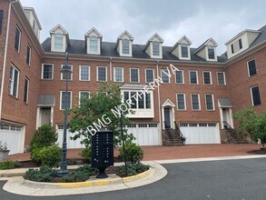 Building Photo - 10679 Yorktown Ct