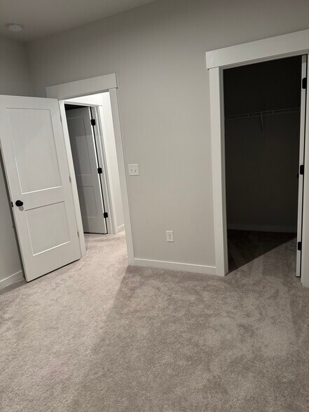 Building Photo - 9512 Munsing Dr