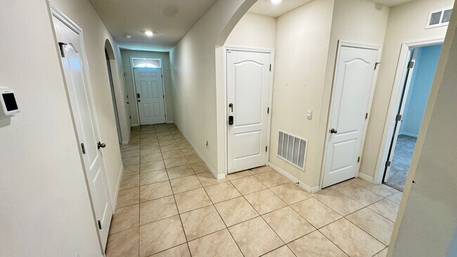 Building Photo - Available NOW! Spacious 4BD/2BA Haven in Villages at Harmony – Your Dream Home Awaits! WASHER & D...