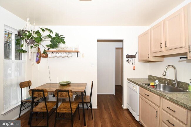 Building Photo - 7812 Briardale Terrace