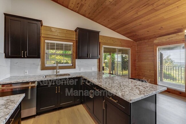 Building Photo - 5800 McKinley Dr