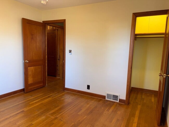 Building Photo - 3 Bedroom, 1.5 Bathroom House in Winston-S...