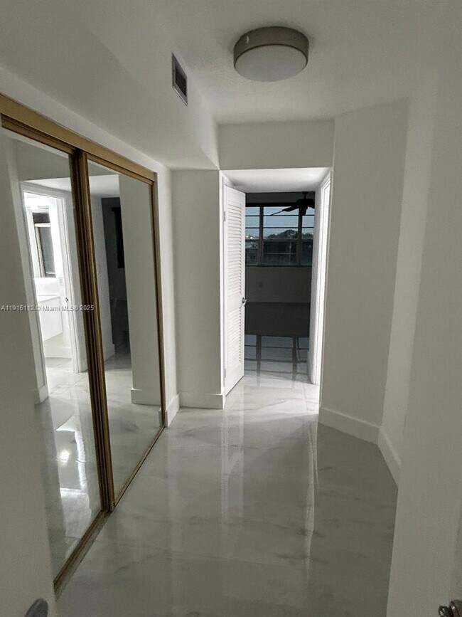 Building Photo - 1750 NE 191st St