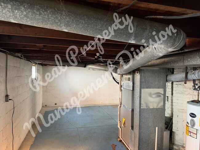 Building Photo - 4 Bed / 2 Bath Home – Large Yard, Basement, New Appliances!