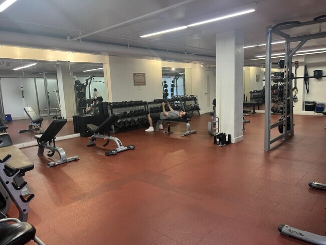 Building Photo - 1600 N Oak St