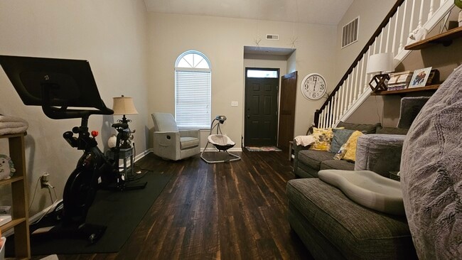 Building Photo - 265 Darenia Ln