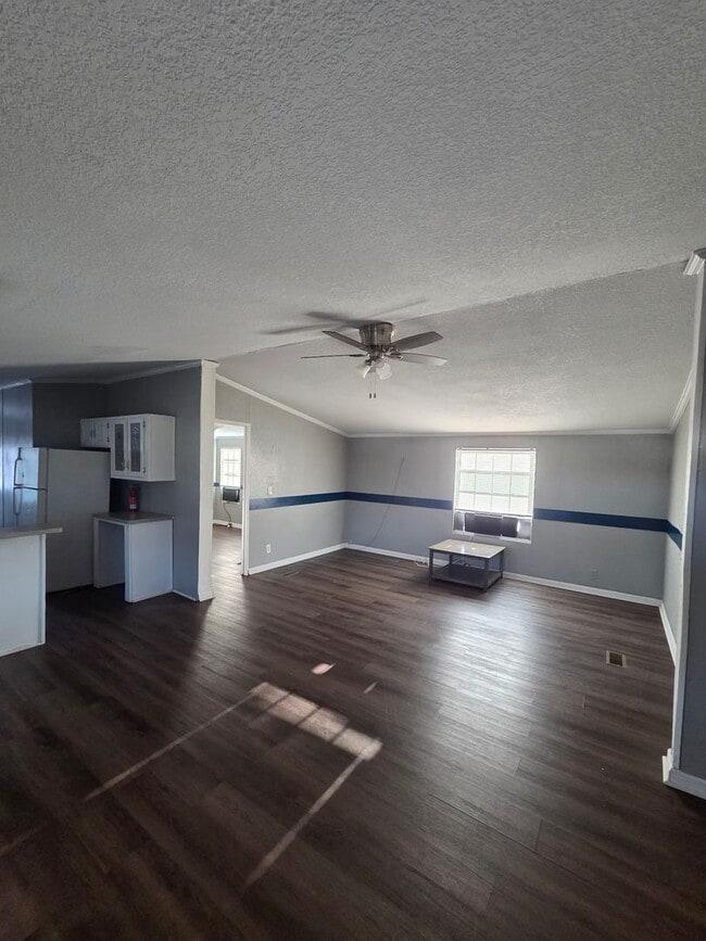 Building Photo - 3 Bed/2 Bath Mobile