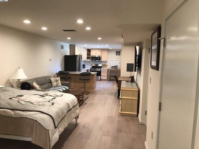 Building Photo - 11 Corte Del Contento