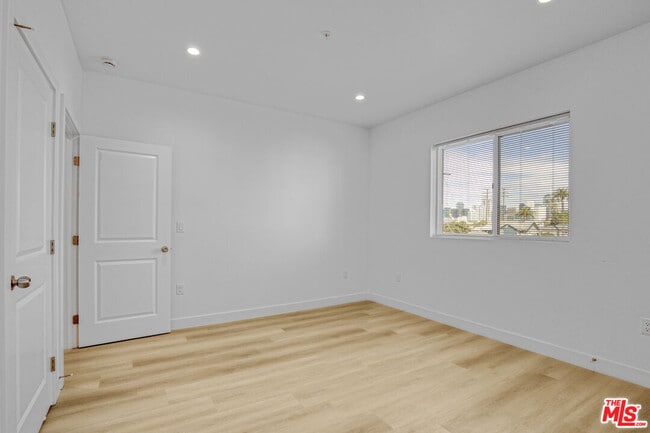 Building Photo - 618 E 28th St