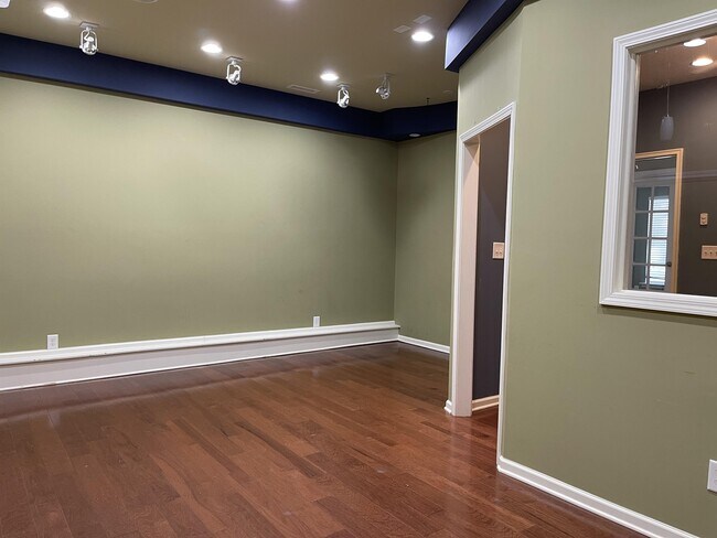 Building Photo - 2600 Taton Ct