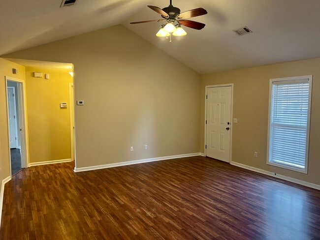 Building Photo - 5611 Prospect Rd