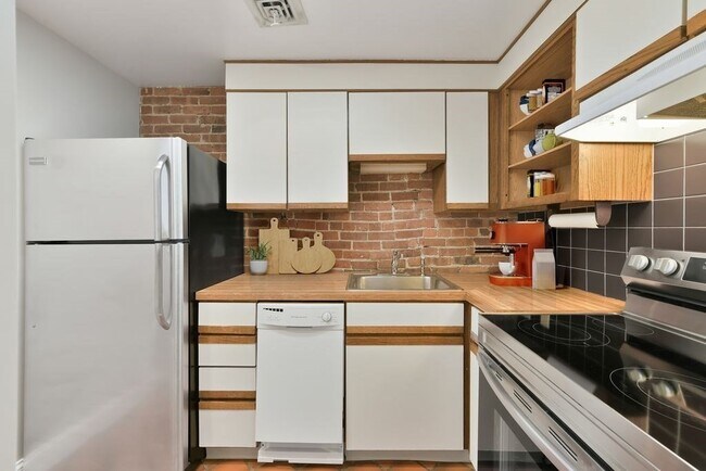 Building Photo - 87 Gainsborough St