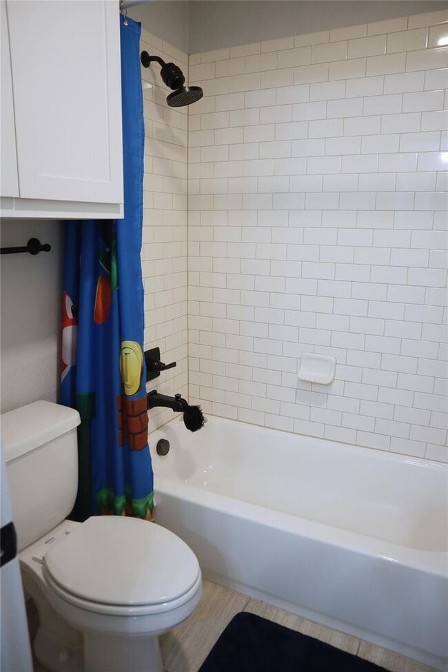 Building Photo - Room to S P R E A D out!