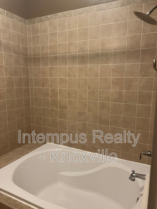 Building Photo - 229 Deaderick Ave