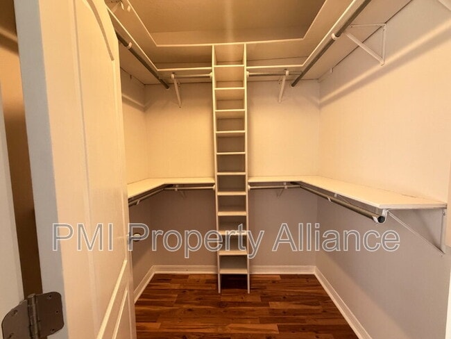 Building Photo - 12875 Emersondale Ave
