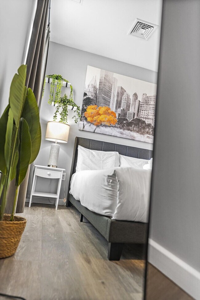 Building Photo - 95 Broadway-SI ID1240304P