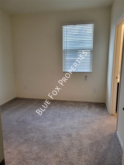 Building Photo - 5525 W Lazy Farm Dr