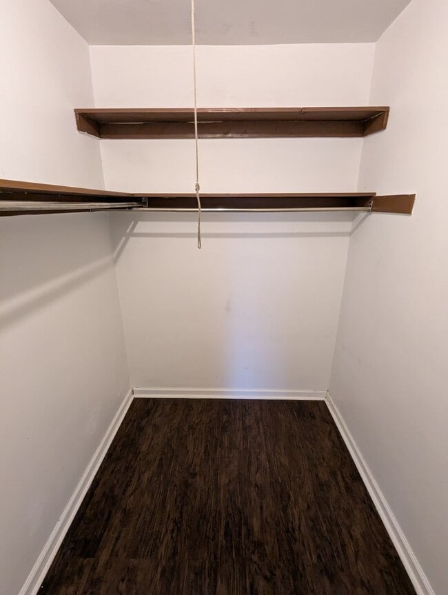 Building Photo - 2 Bedroom 1 Bathroom Loft Apartment (Shadyside)