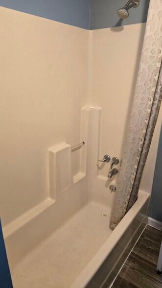 Building Photo - 68 Elway Dr