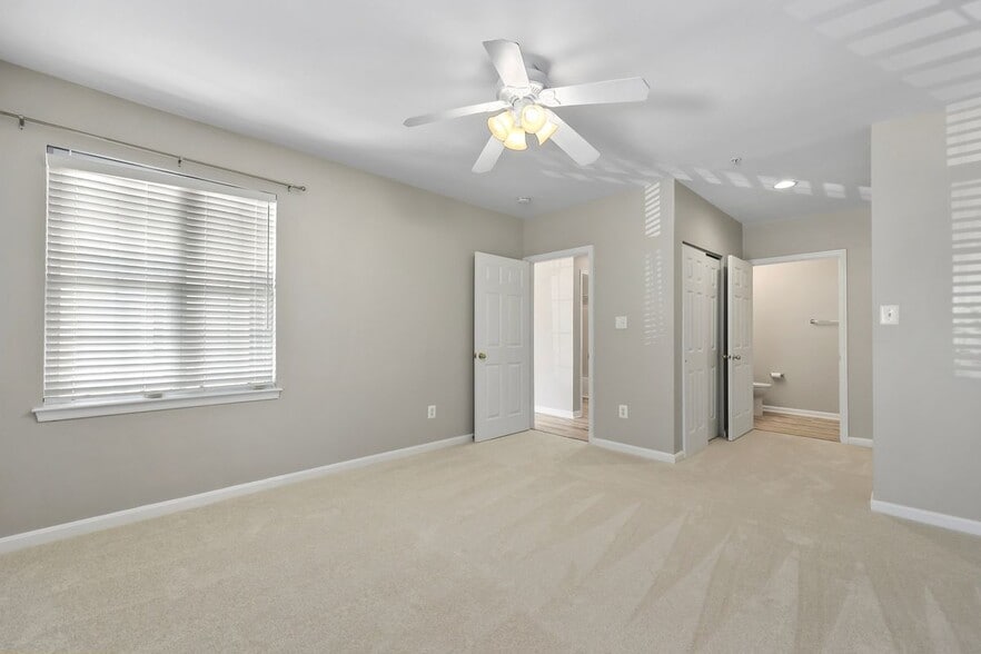 Building Photo - 25340 Lake Mist Square