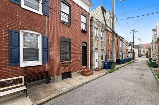 Building Photo - 925-1 S Belnord Ave