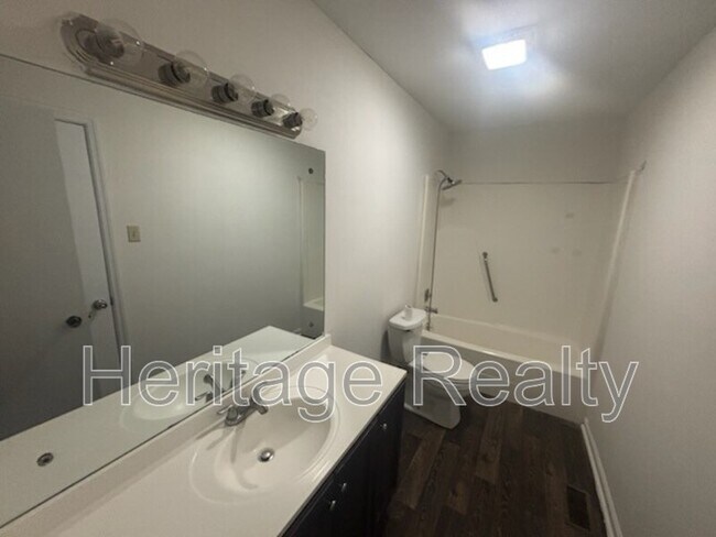 Building Photo - 1207 Crest Brook Dr