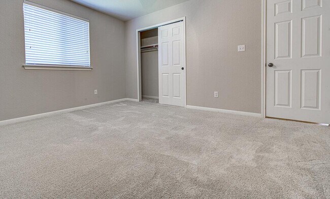 Building Photo - 2008 Creek Ledge Pl