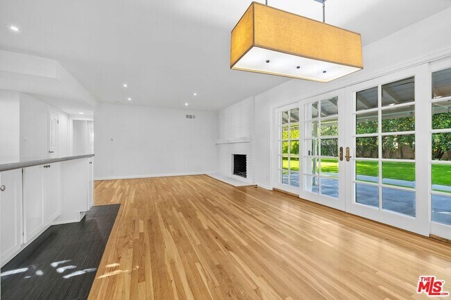 Building Photo - 9344 Valjean Ave