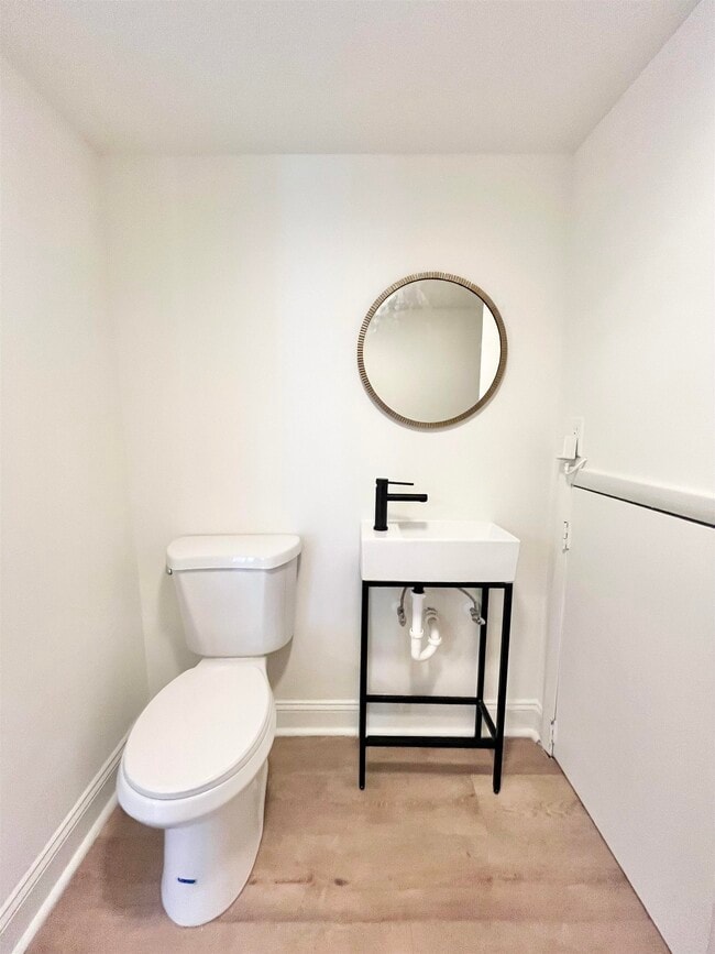 Building Photo - 402 75th Ave N