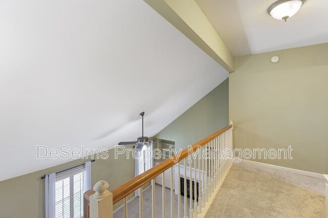 Building Photo - 208 Cottage Pl
