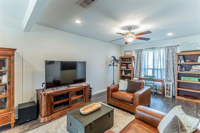 Building Photo - 708 N Stewart St