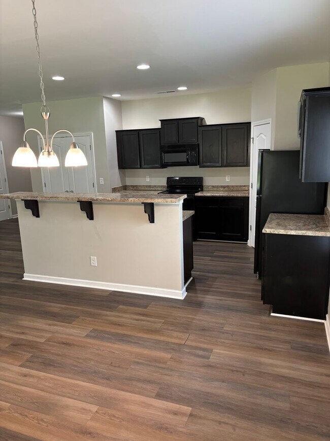 Building Photo - Four Bedroom Home In Mineral Springs/Unive...