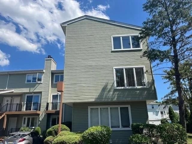 Building Photo - 700 10th St