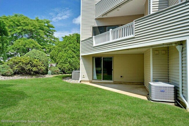 Building Photo - 2 Newport Ct