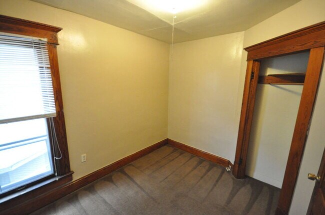 Building Photo - 25 E Blake Ave