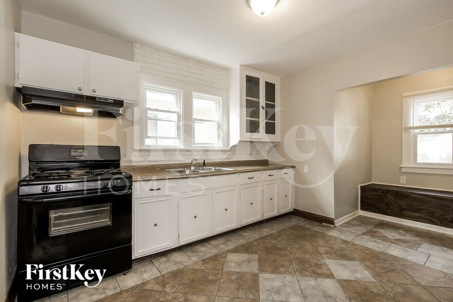 Building Photo - 216 S Elmwood Ave