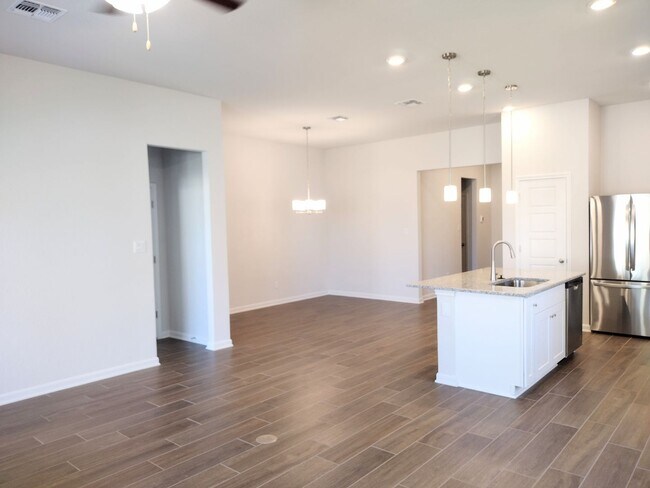 Building Photo - Beautiful 4 bedroom new build, it is a must see!!