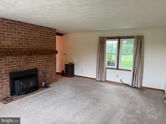 Building Photo - 5293 Roller Rd