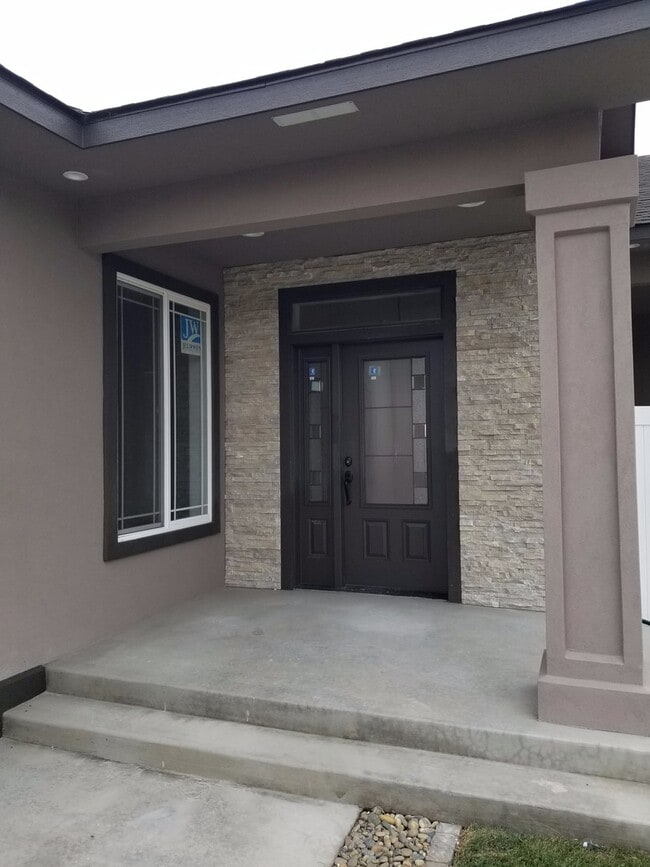 Building Photo - Occupied, do not disturb tenants. West Valley 3 bedroom 2.5 bath plus an office,  custom built re...