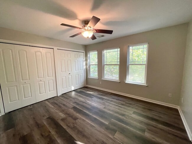 Building Photo - Large Home in Great Location close to USC