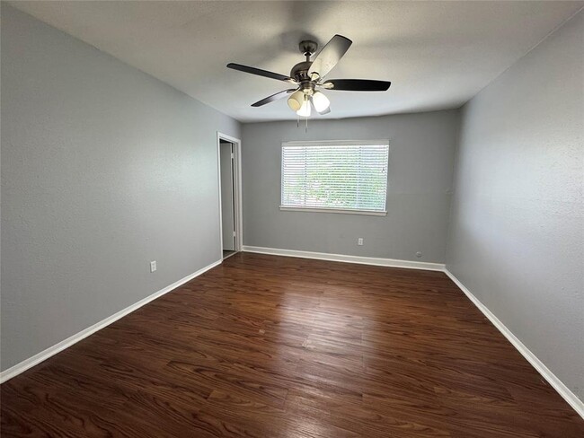 Building Photo - 7925 Grove Ridge Dr