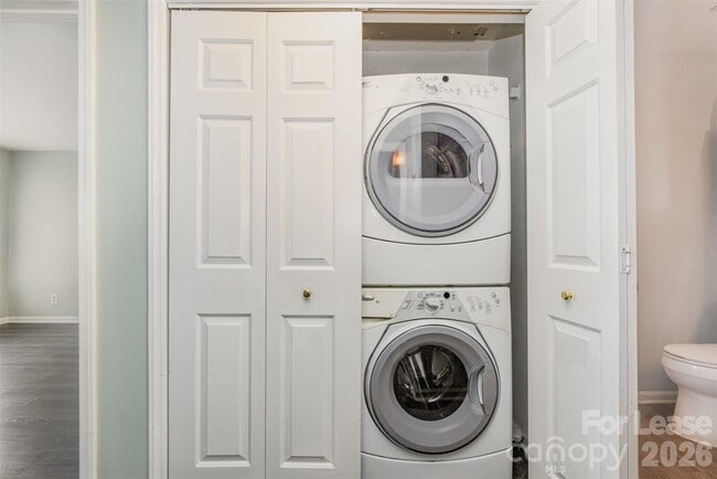 Building Photo - 1101 E Morehead St