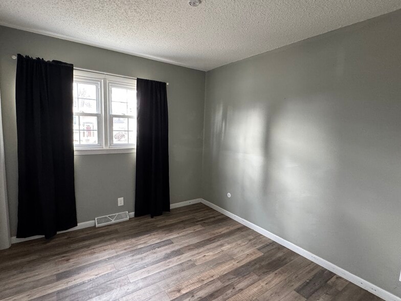 Building Photo - 4611 Scott St