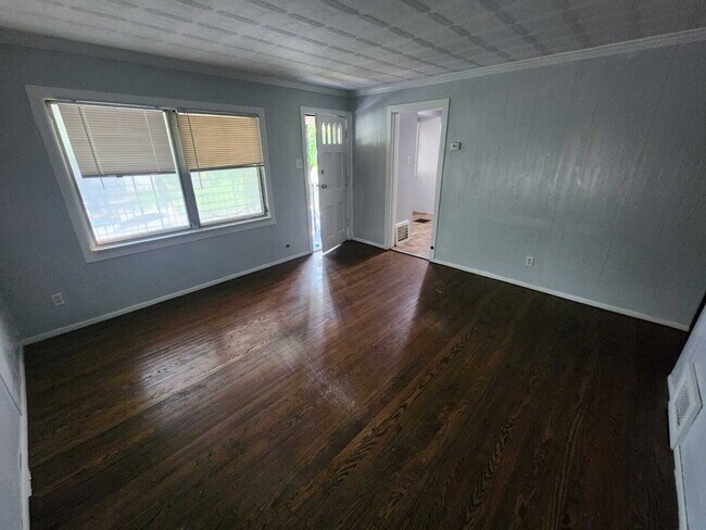 Building Photo - "Charming 2-Bedroom Home in Flordell Hills – Cozy Living with 996 Sq Ft of Comfort!"