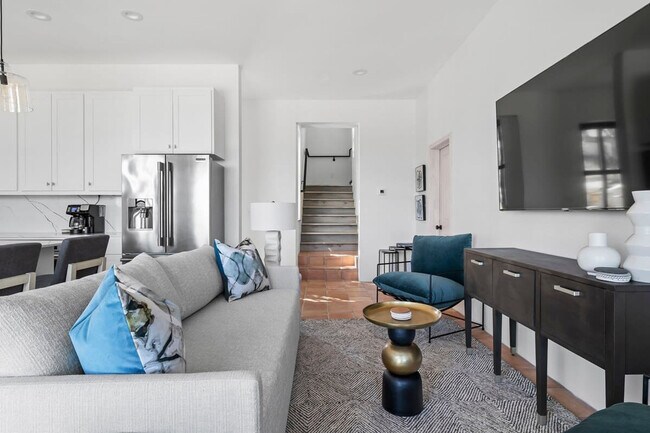 Building Photo - 2701 Bumble Bee Dr